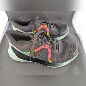 Preloved LULULEMON LTD Rainbow running shoes Mint
Blissfeel reflective Sz 8